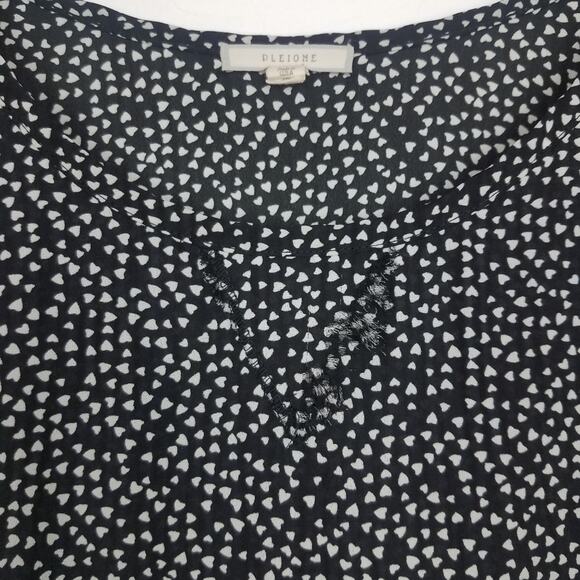 Plione | Black and White Heart Print Blouse - Picture 4 of 7